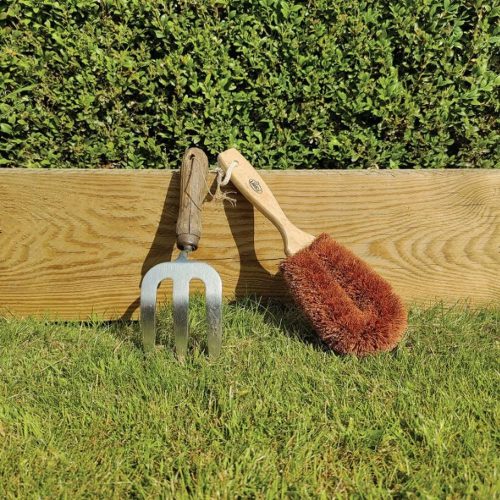 LoofCo coconut fibre garden brush with handle - 1 pc