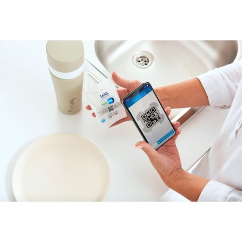 myLAICA rozsdamentes matt zöldre festett fast disk rendszerű vízszűrő kulacs pánttal, 0,55 literes